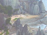 「お、浜に観光客がいてるぞ」