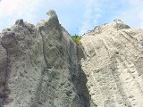 そびえたつ岩